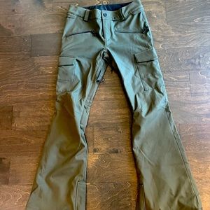Size small Volcom ski/snowboarding pants-like new